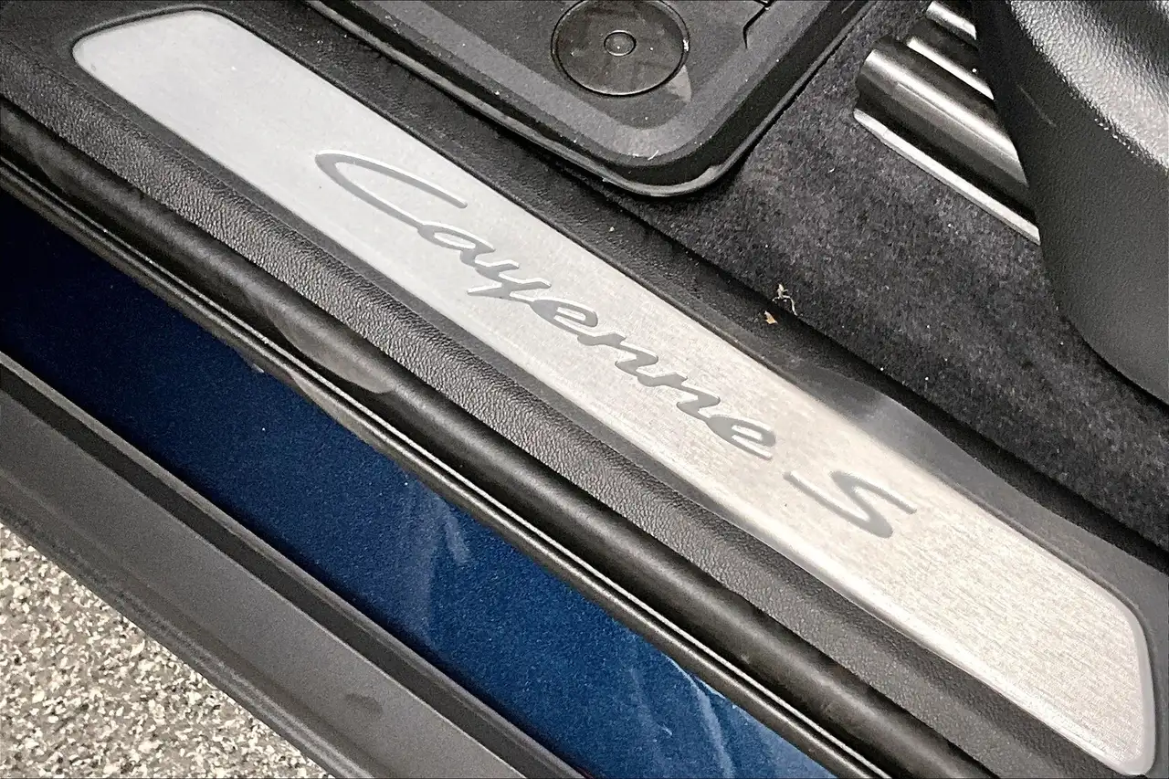 Porsche Cayenne снимка Porsche Cayenne