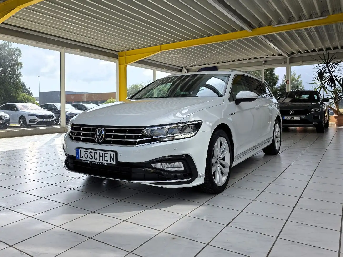 Volkswagen Passat Variant Business R-Line Standheizung AHK Weiß - 2