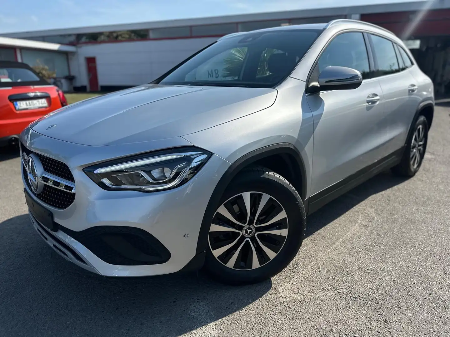 Mercedes-Benz GLA 180 Business Solution Essential Gris - 1
