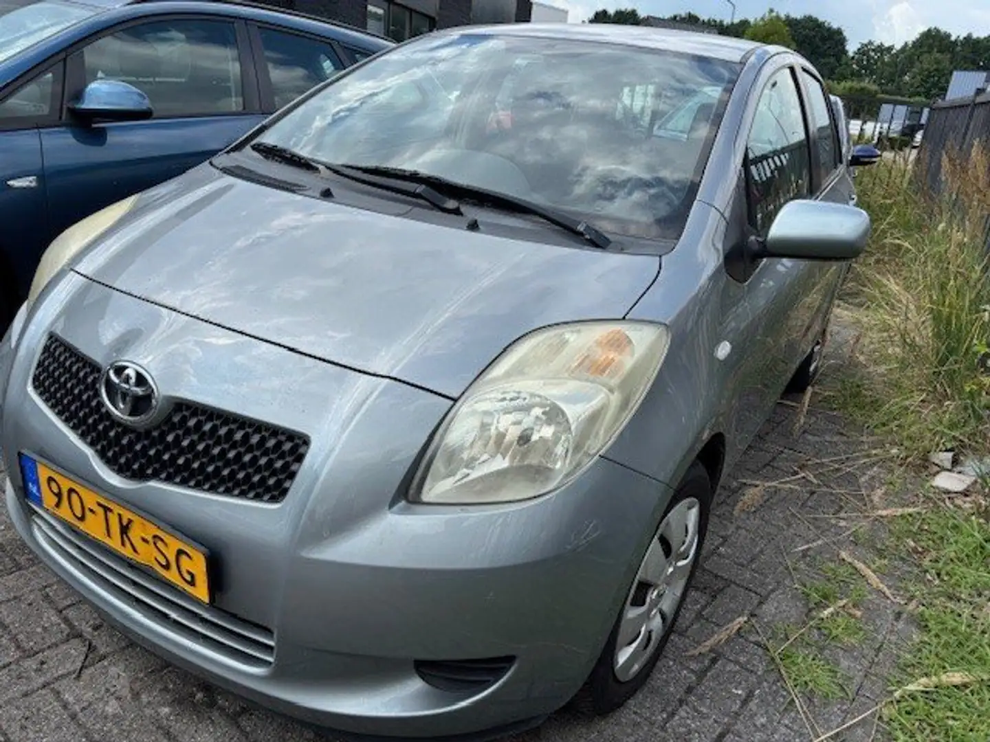 Toyota Yaris 1.3 VVTi Sol Šedá - 2