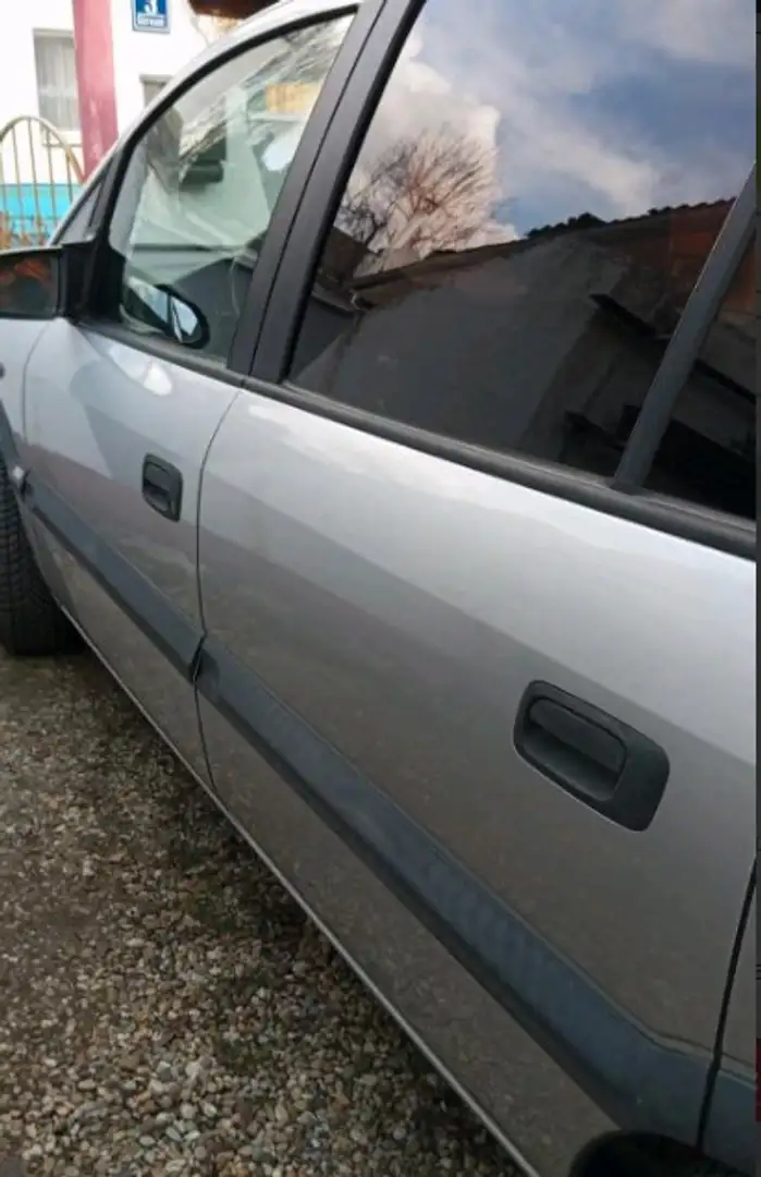 Opel Zafira Zafira+1.8 Silber - 2