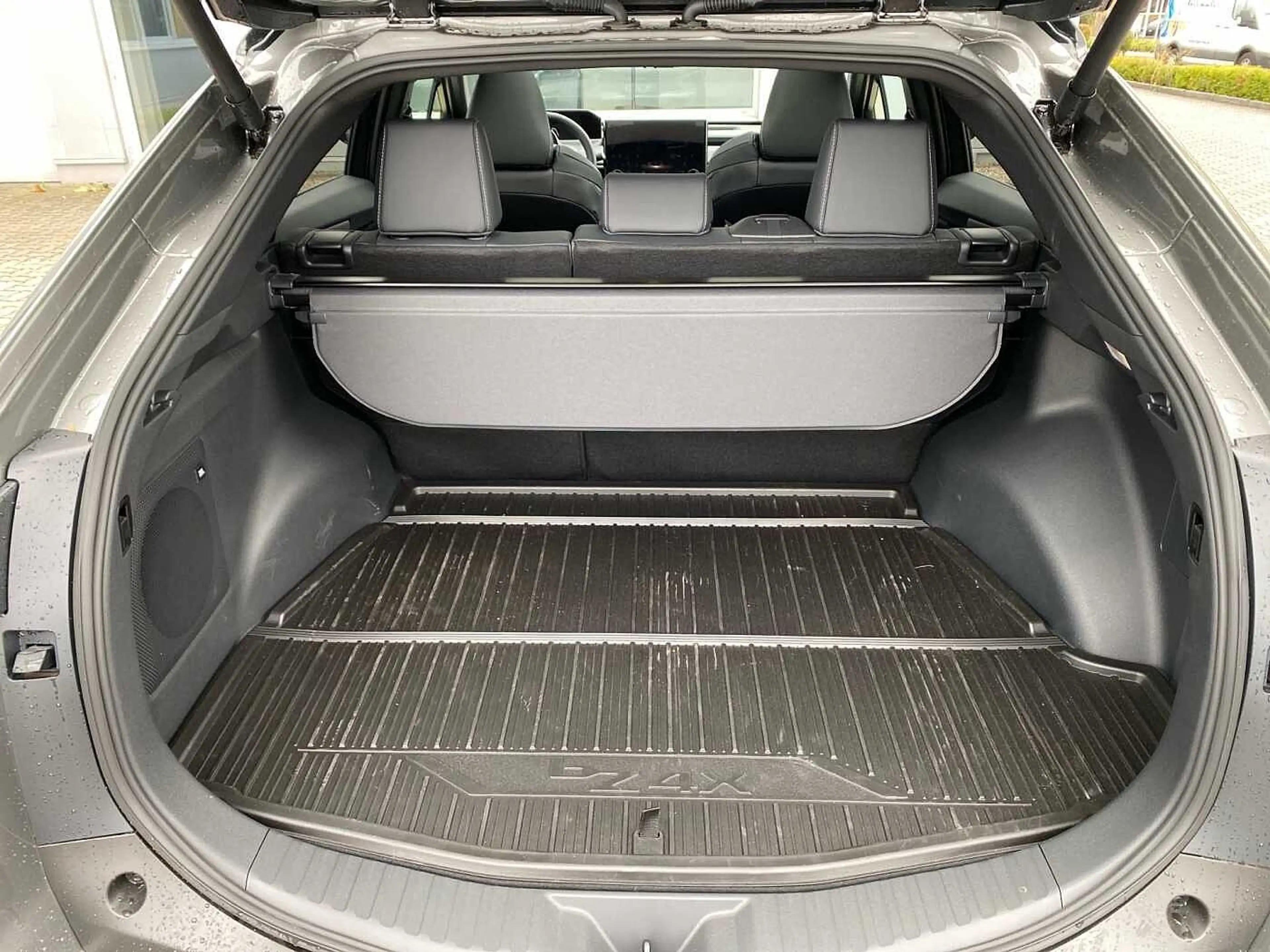Toyota bZ4X 5-Türer Lounge 252 kW ALLRAD 360° JBL PANO — photo 9