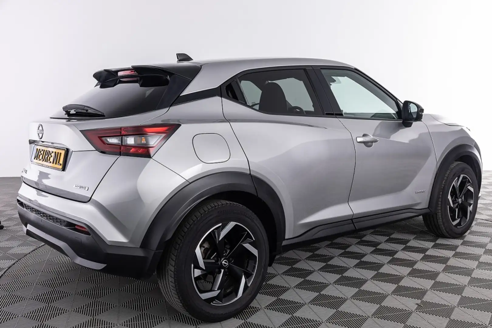 Nissan Juke 1.6 Hybrid Business+ Automaat | NAVI | Full LED | Gris - 2