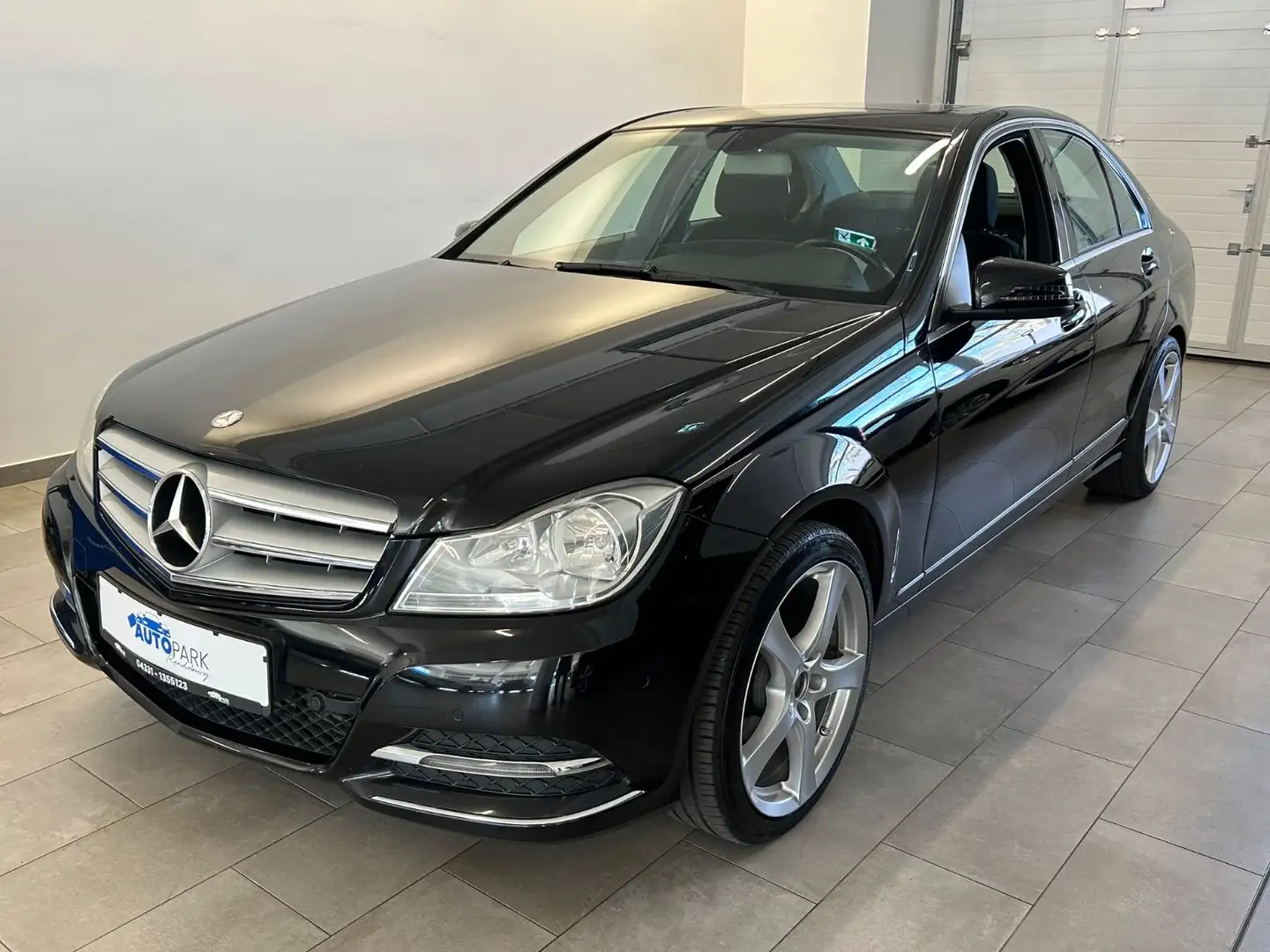 Mercedes-Benz C 200 C -Klasse Lim.  BlueEfficiency *Automatik* Schwarz - 1
