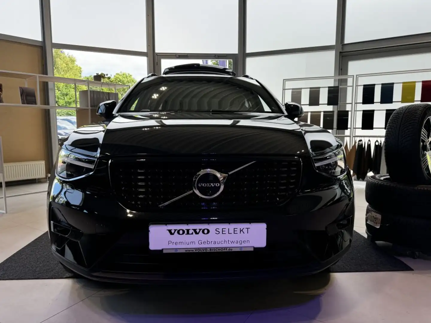 Volvo XC40 B4 B DKG Plus Dark Black - 1