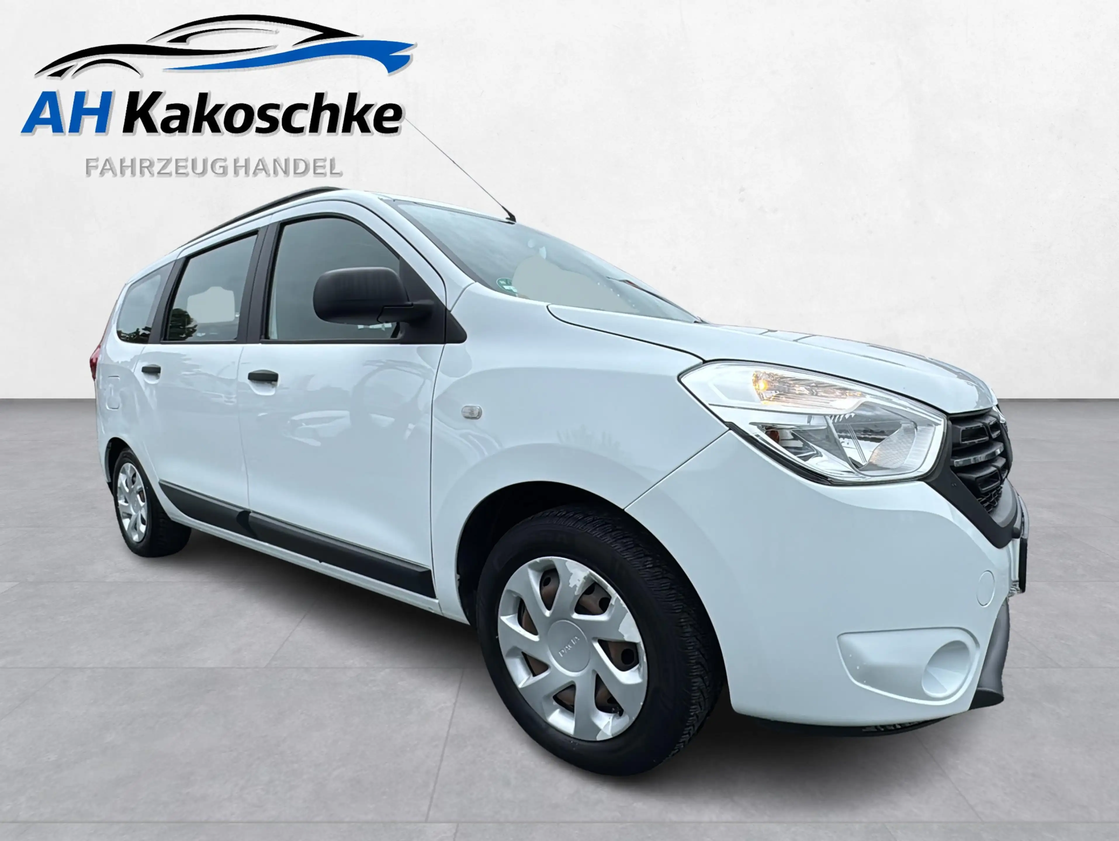 Dacia Lodgy Essential 7 Sitzer AHK Rückfahrkam Klima — photo 4