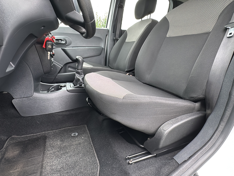 Dacia Lodgy Essential 7 Sitzer AHK Rückfahrkam Klima — photo 9