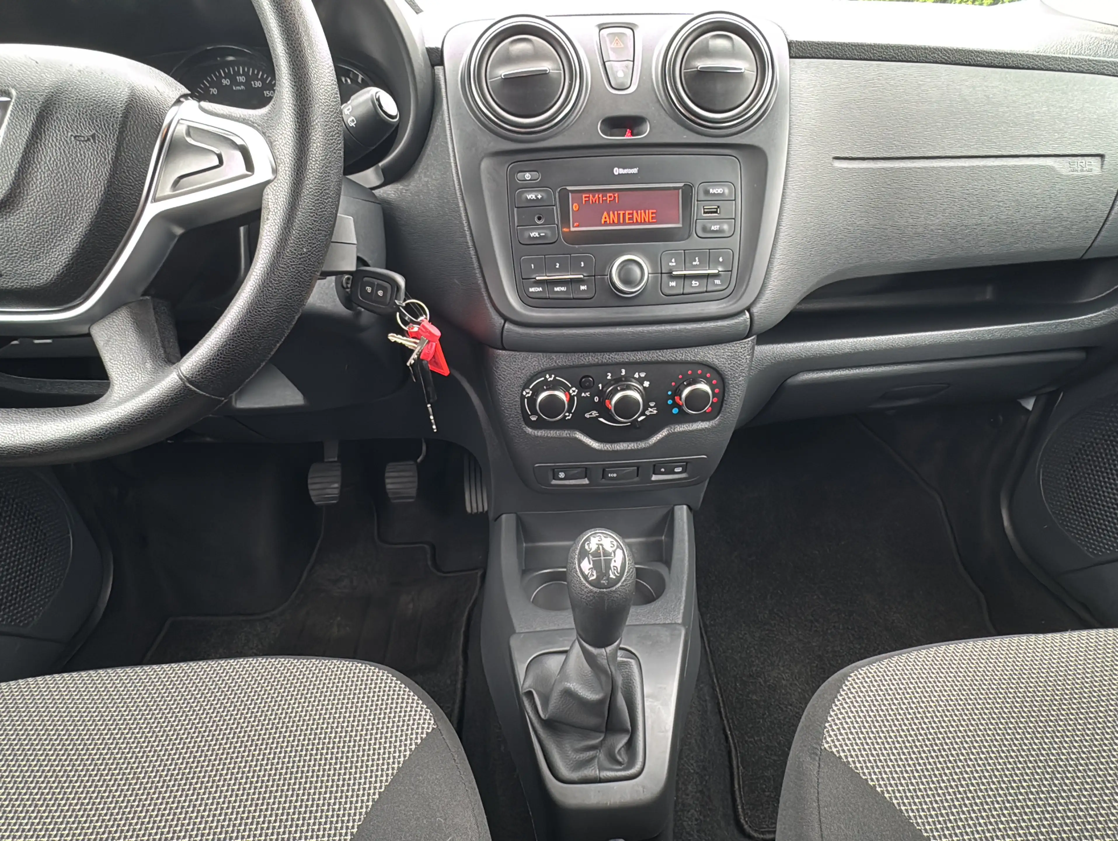 Dacia Lodgy Essential 7 Sitzer AHK Rückfahrkam Klima — photo 8