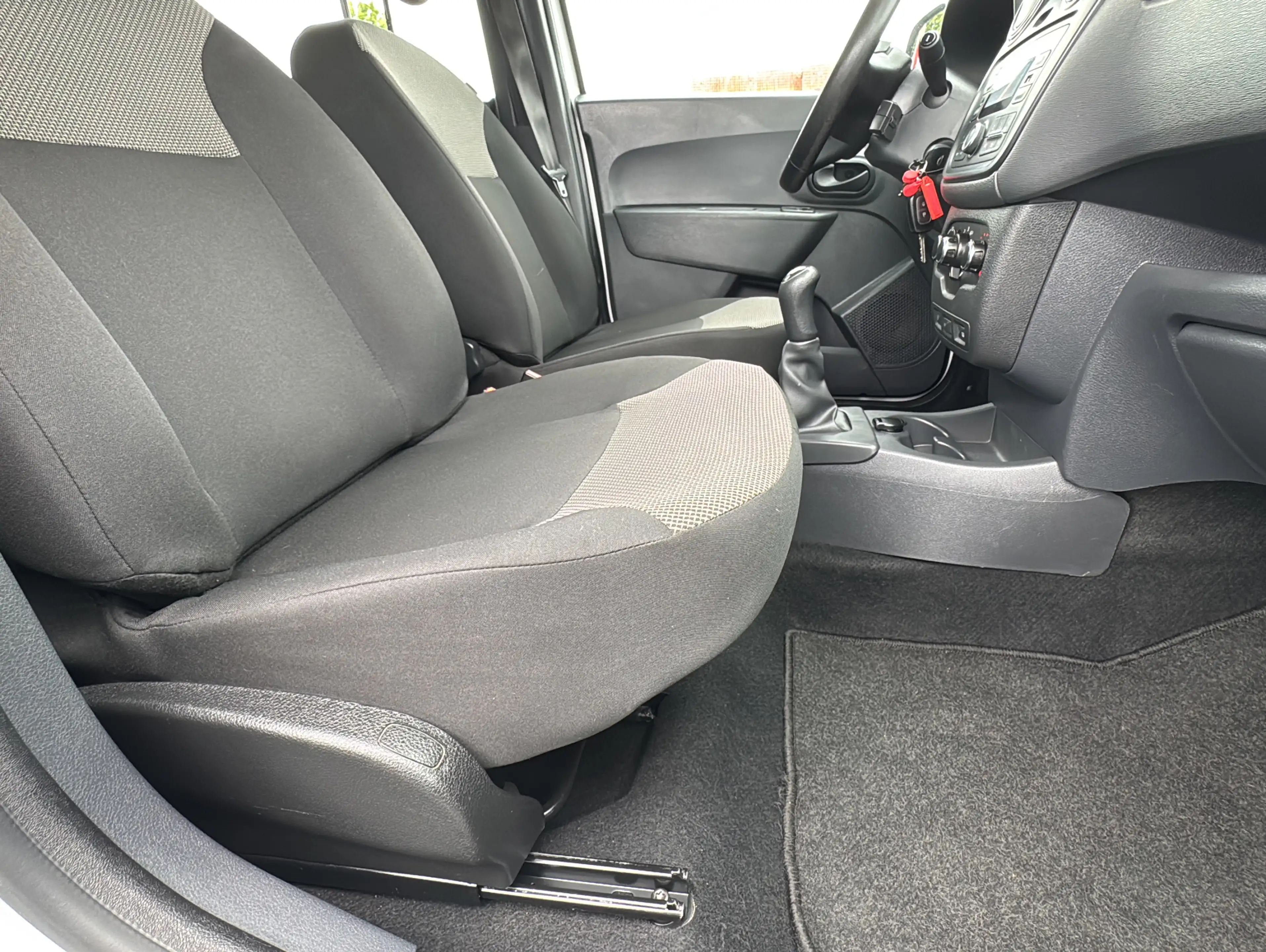 Dacia Lodgy Essential 7 Sitzer AHK Rückfahrkam Klima — photo 10