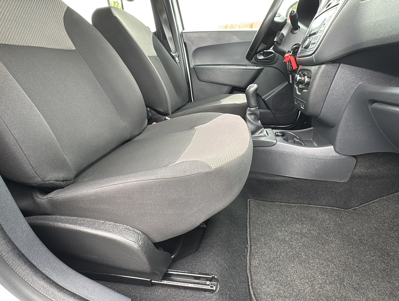 Dacia Lodgy Essential 7 Sitzer AHK Rückfahrkam Klima — photo 10