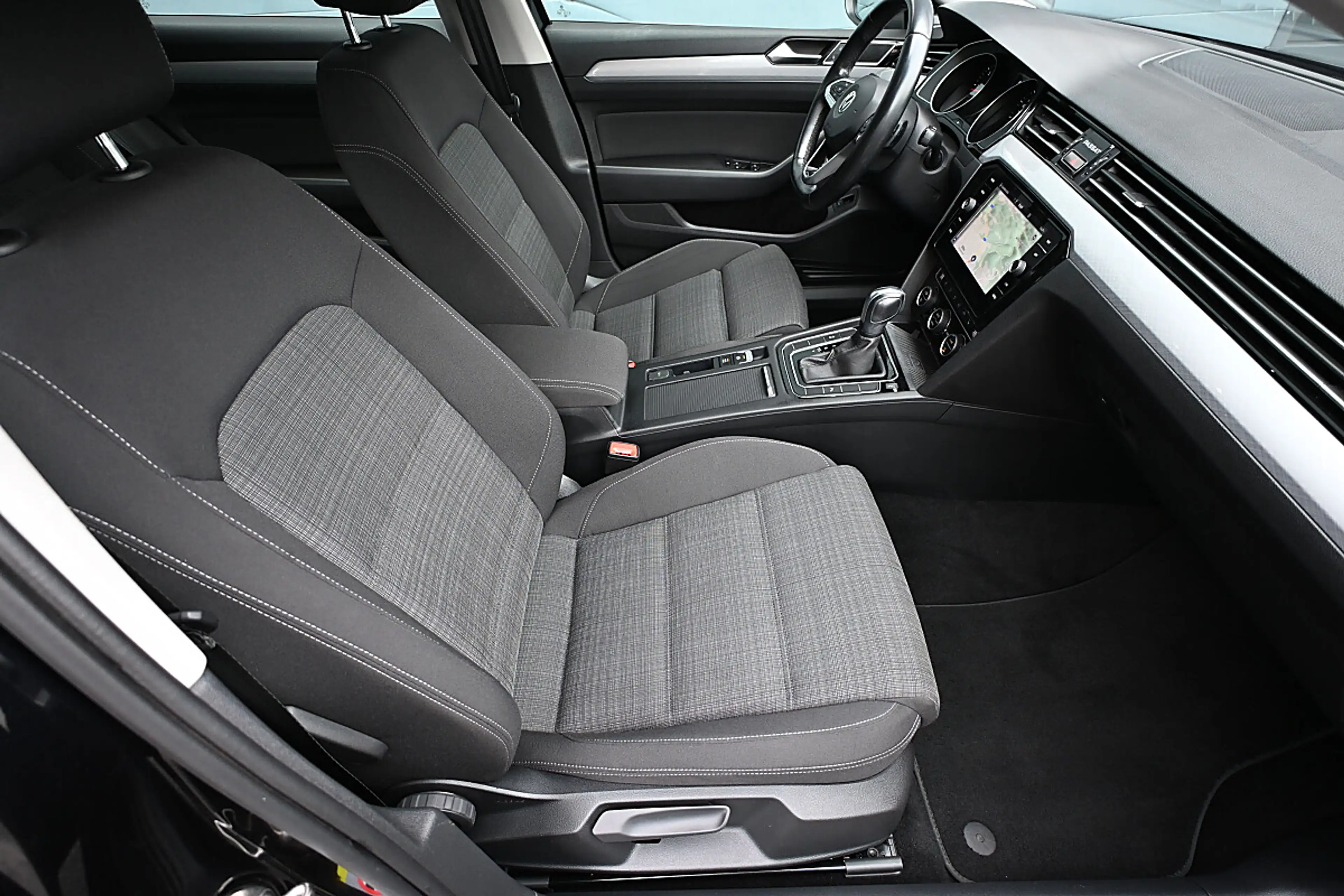 Volkswagen Passat Variant Business 1,6 SCR TDI DSG ACC, LED, Navi, Kamera... — photo 8