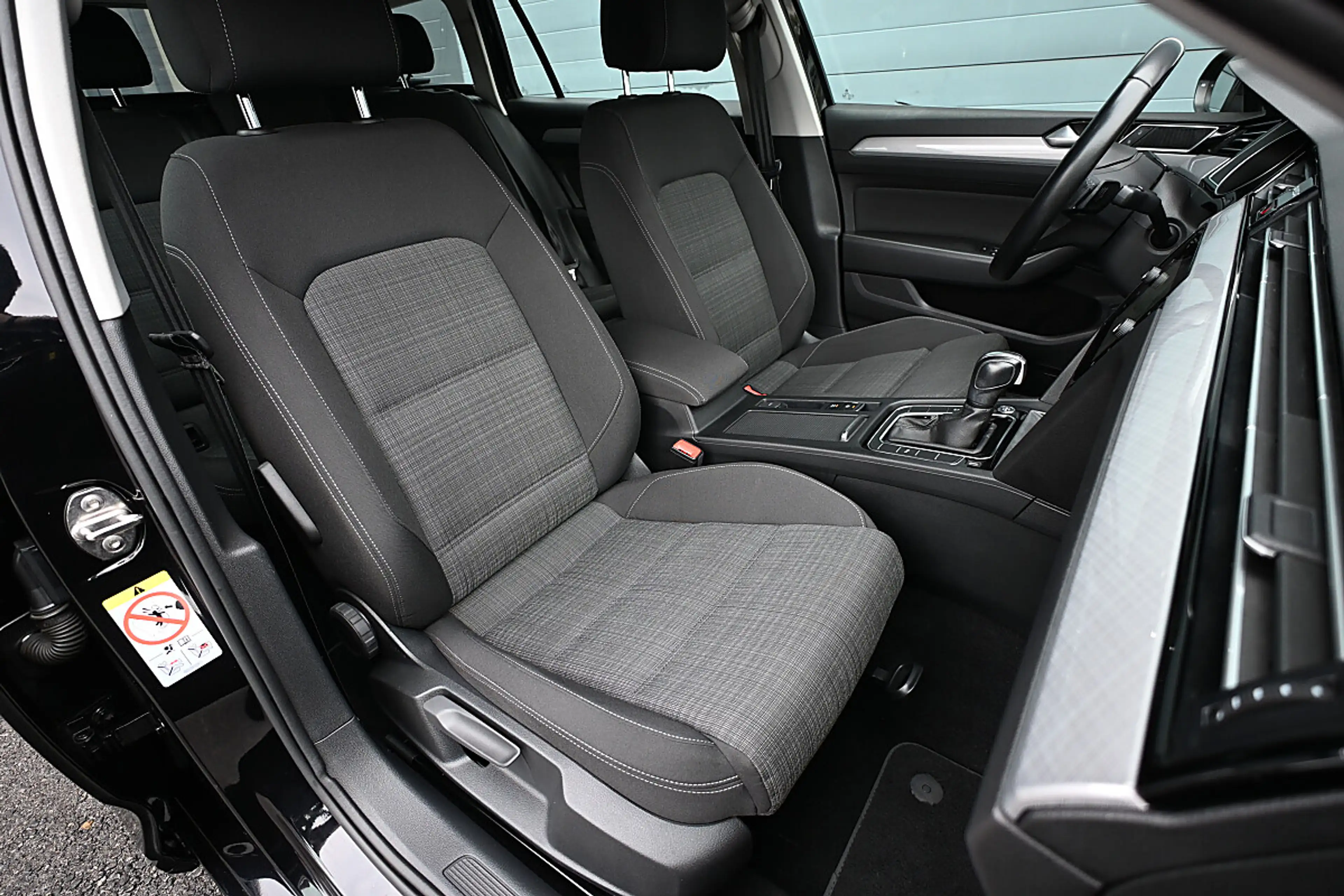 Volkswagen Passat Variant Business 1,6 SCR TDI DSG ACC, LED, Navi, Kamera... — photo 9