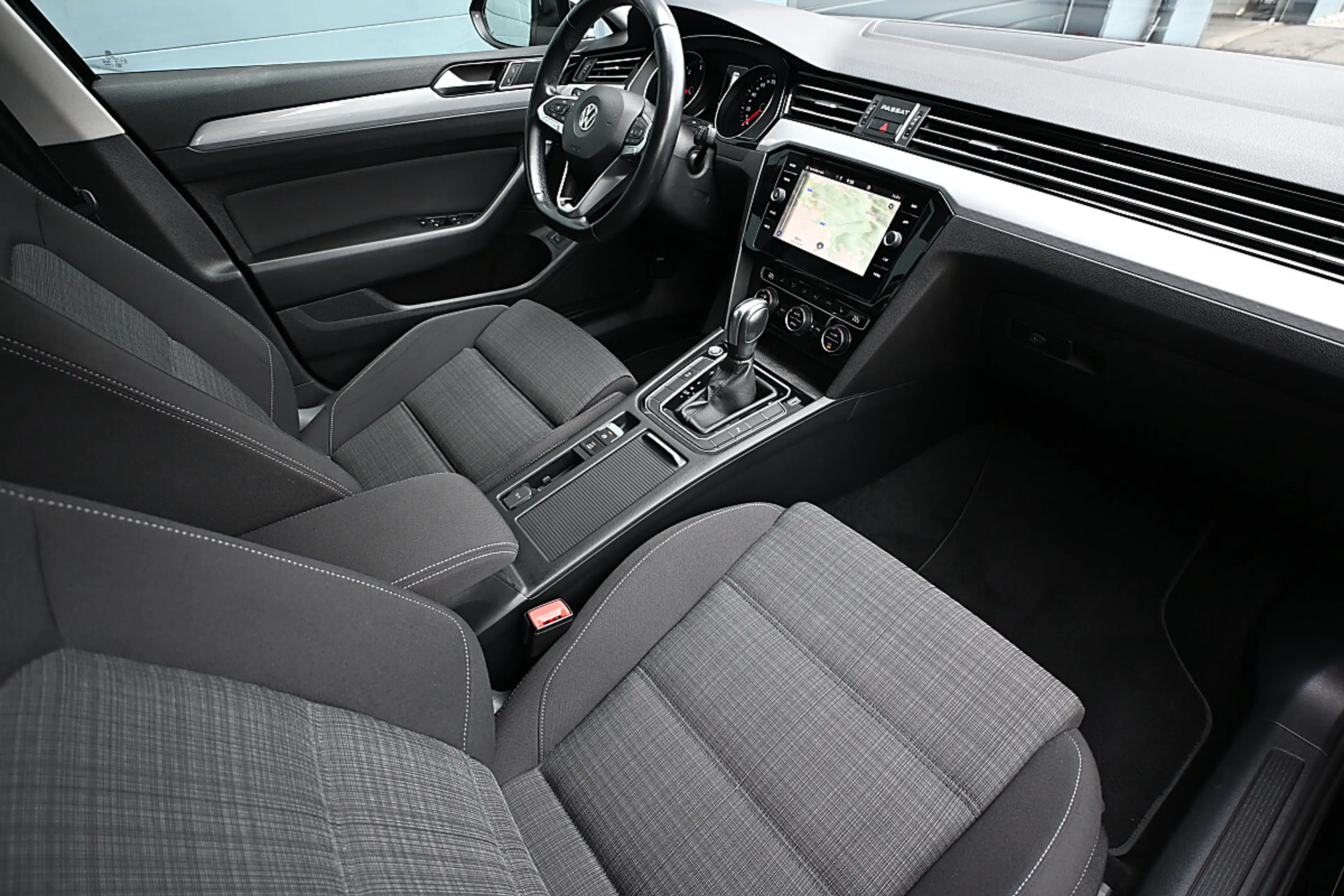 Volkswagen Passat Variant Business 1,6 SCR TDI DSG ACC, LED, Navi, Kamera... — photo 4