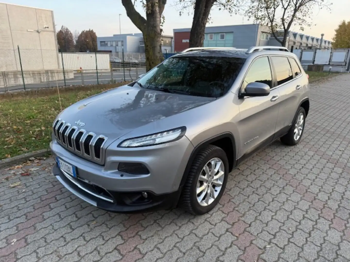 Jeep Cherokee 2.0 Mjt II 170CV 4X4WD Active Drive II Limited Argent - 1