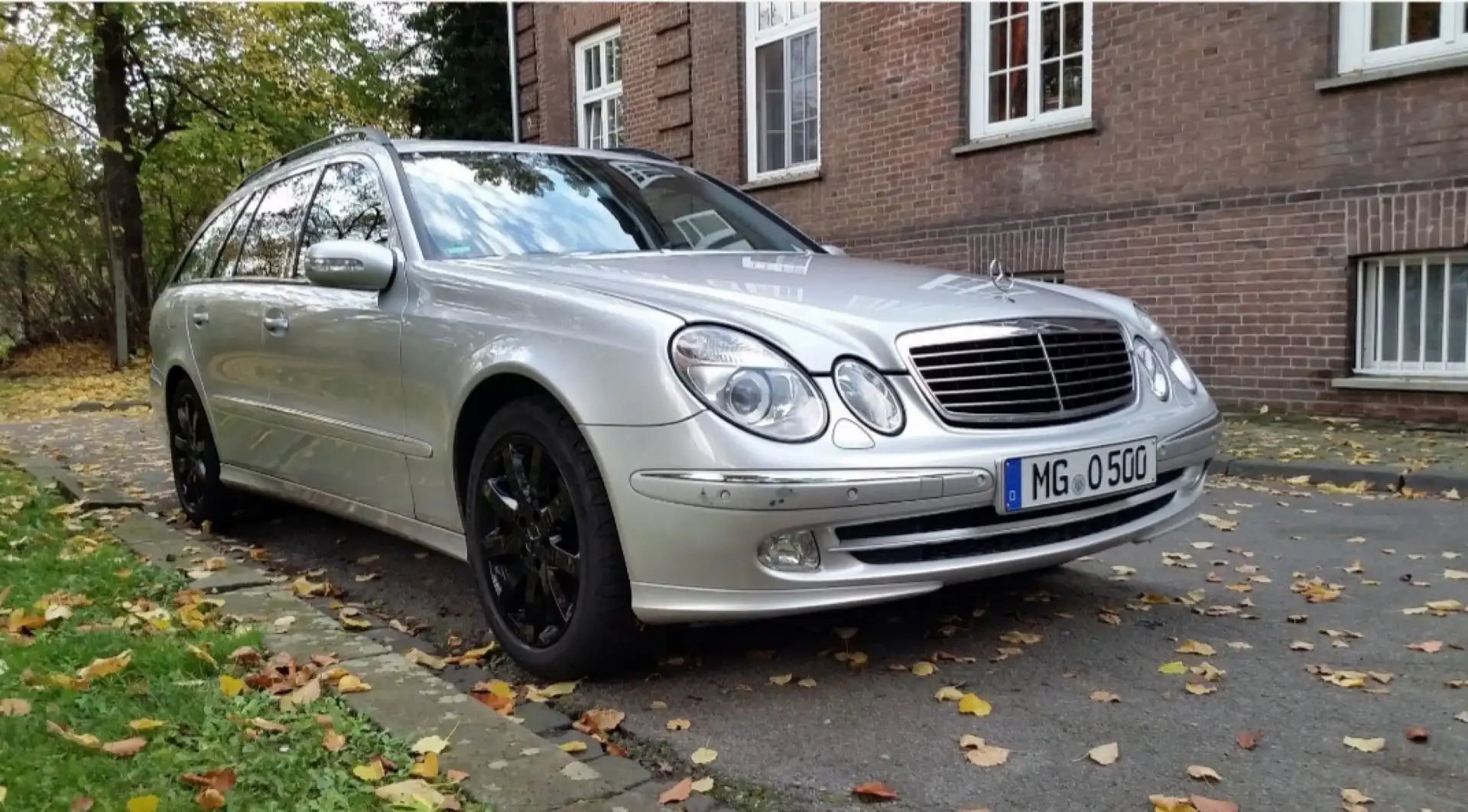 Mercedes-Benz E 500 Kombi 4Matic E500 Automatik Avantgarde Silver - 1