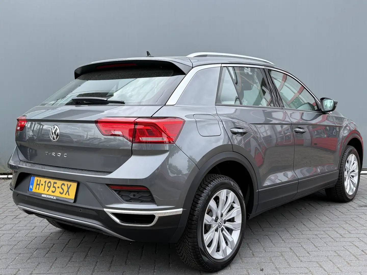 Volkswagen T-Roc BWJ 2020 1.5 TSI 150 PK Style Business AUTOMAAT / Grau - 2
