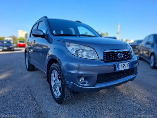 Daihatsu Terios view 3