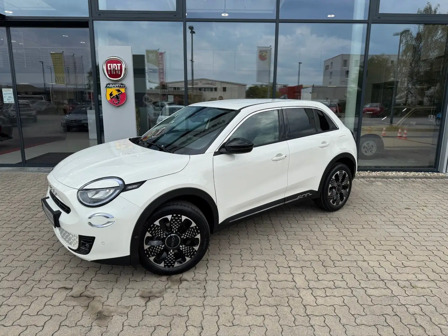 Fiat 600 Hybrid 145 PS La Prima + 4 Jahre Garantie Wit - 1