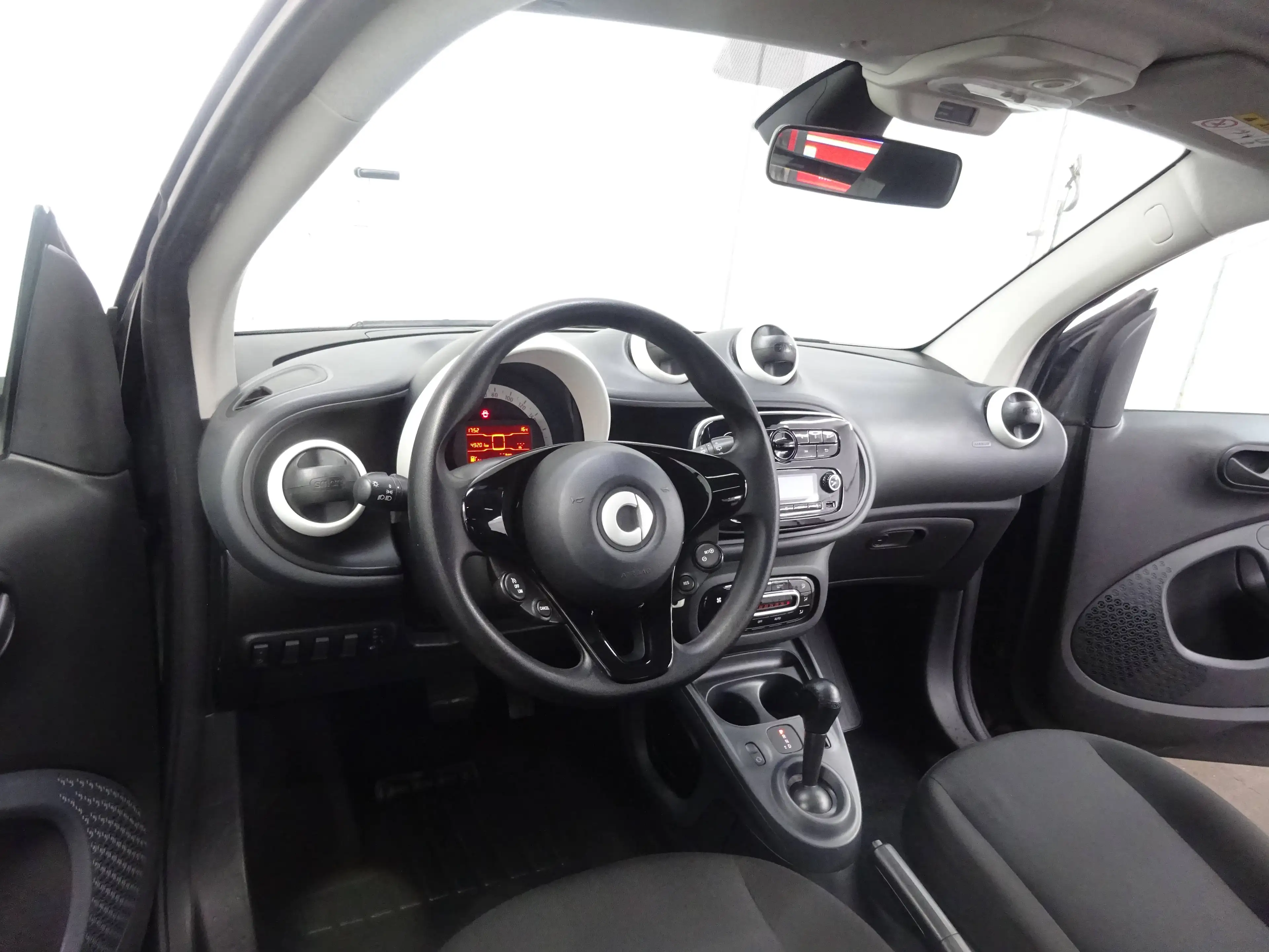 smart forTwo coupe Basis 52 kW Automatik/Panoramadach/SHZ/Tempomat/Klimaautomatik — photo 9
