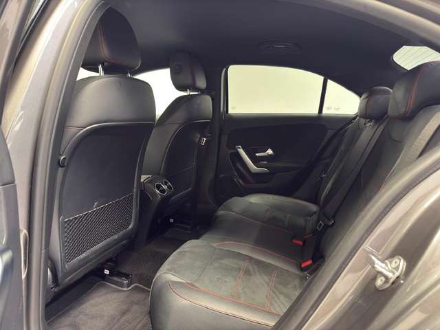 Mercedes-Benz A 180 — photo 15