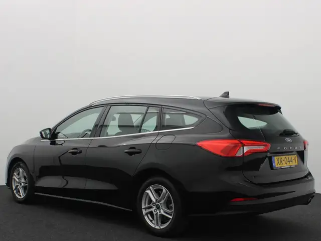 Ford Focus view 3