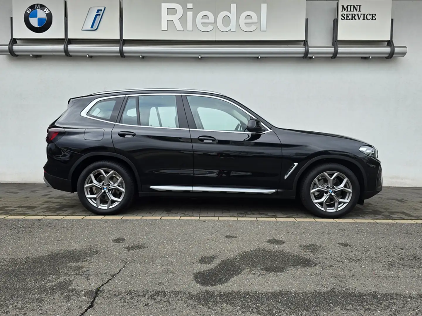 BMW X3 xDrive20d Pano AHK Leder adapLED LCPro ACC Negru - 2