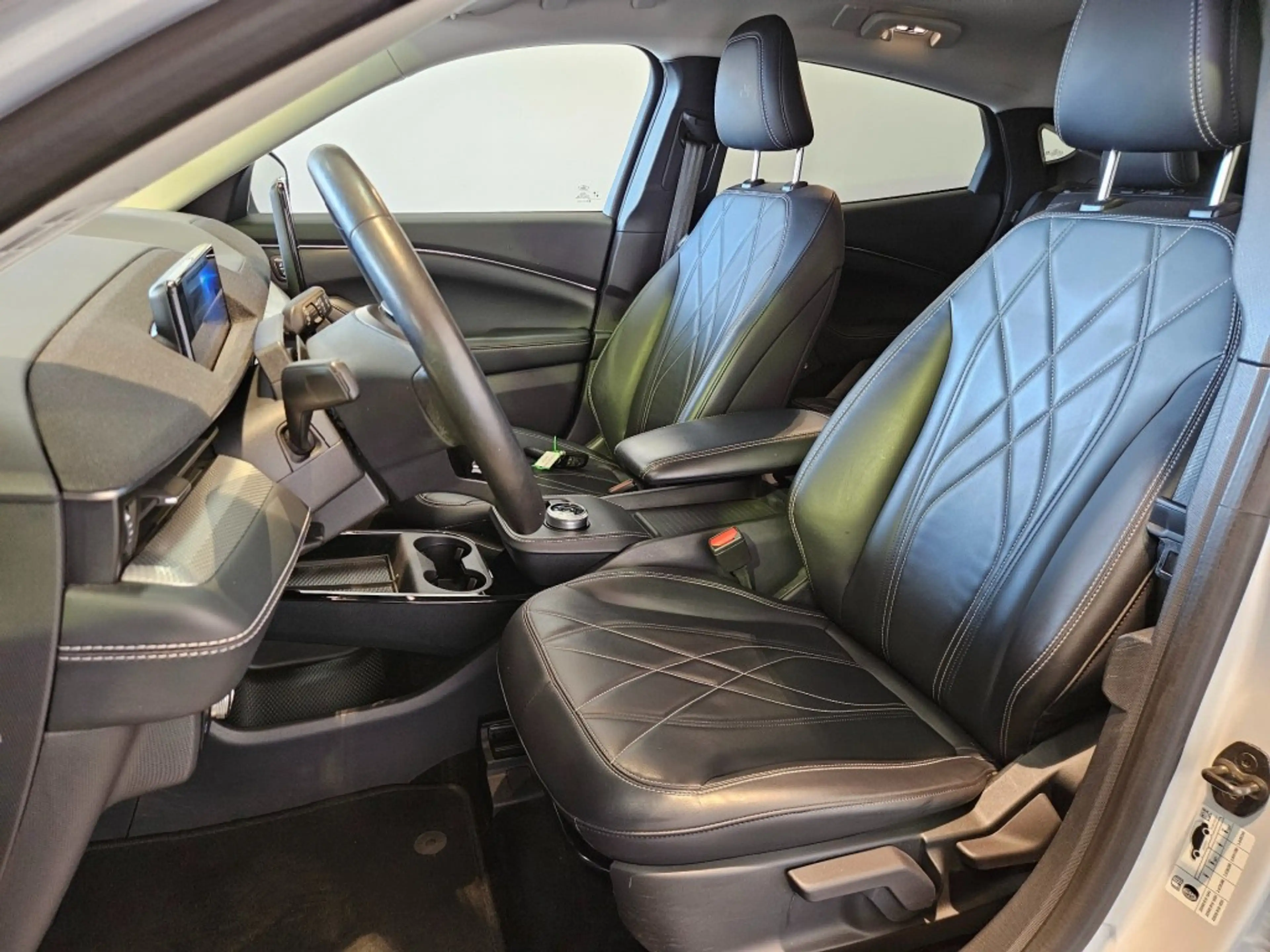 Ford Mustang Mach-E RWD 75 kWh / Leder / B&O Sound / NL Auto — photo 27