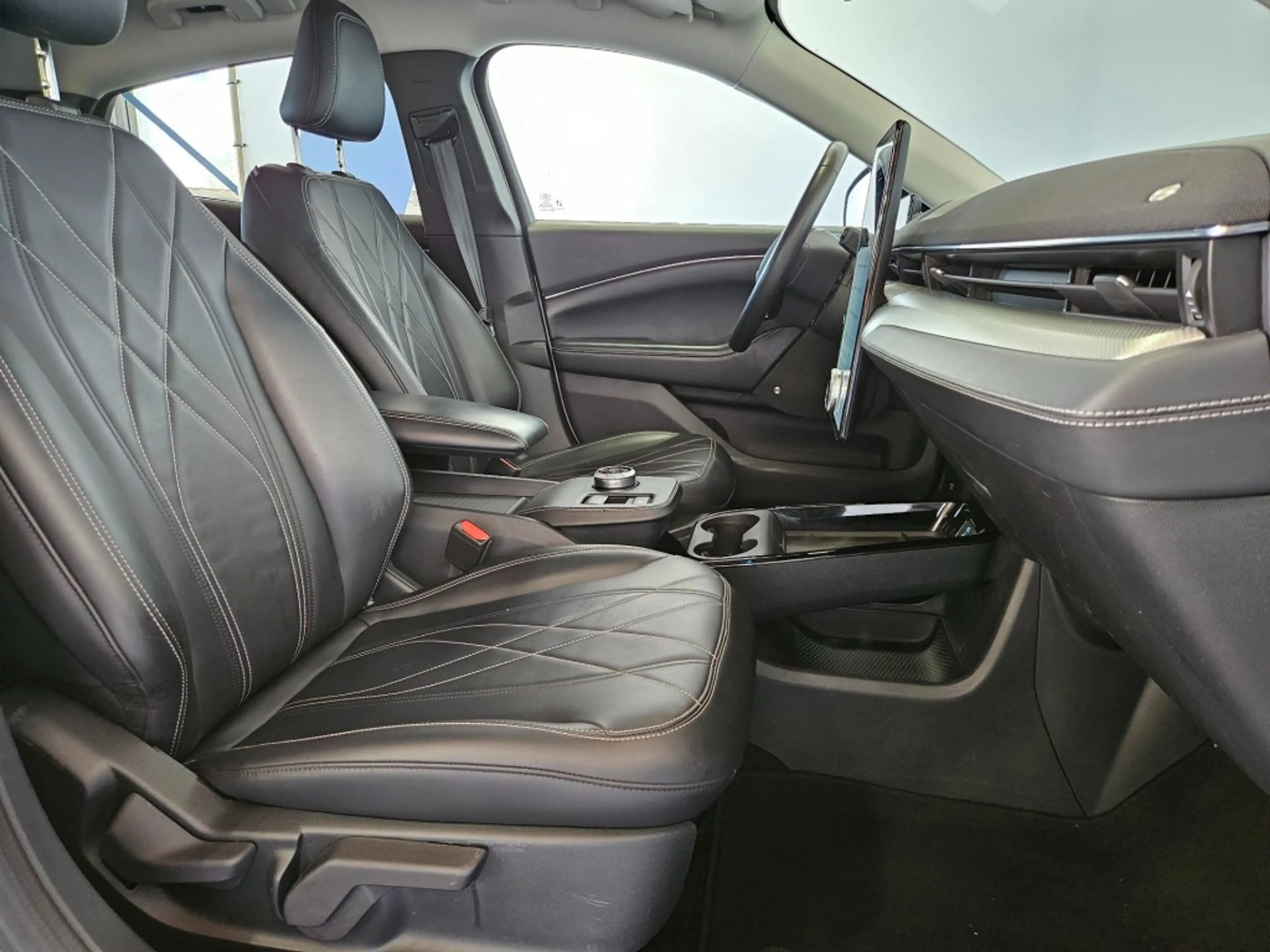 Ford Mustang Mach-E RWD 75 kWh / Leder / B&O Sound / NL Auto — photo 28