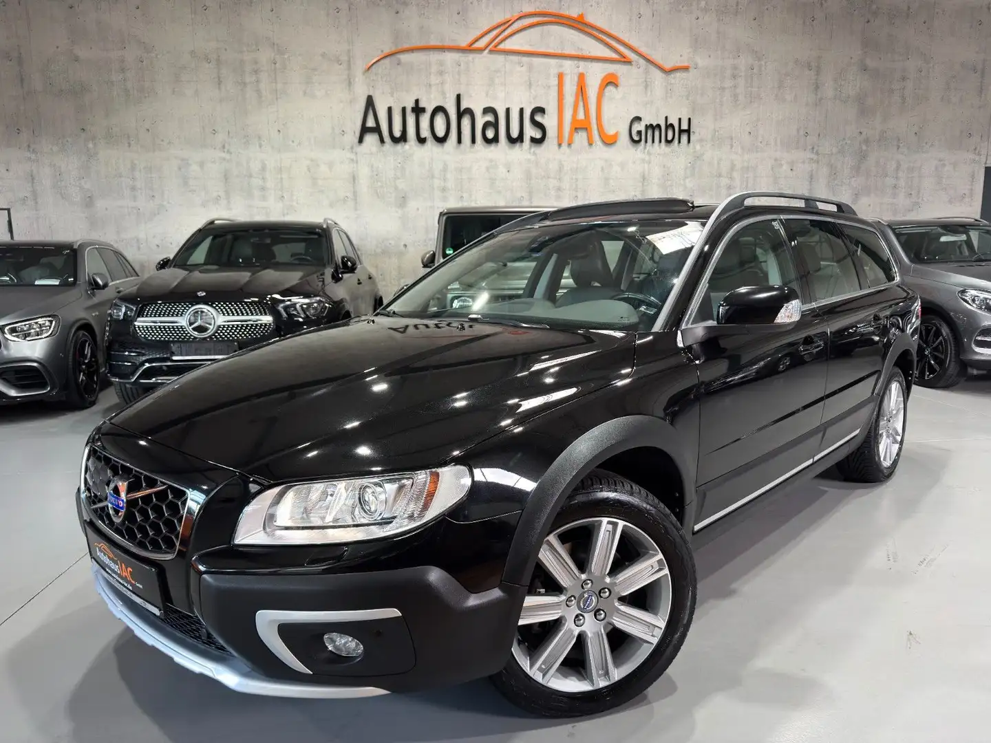 Volvo XC70 /Summum AWD/ACC/XENON/NAVI/PDC Schwarz - 1