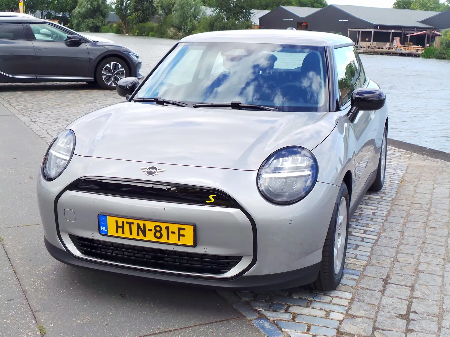 MINI Cooper SE Essential, 218-pk, Cruise, Nav, Clima, etc. Grijs - 2