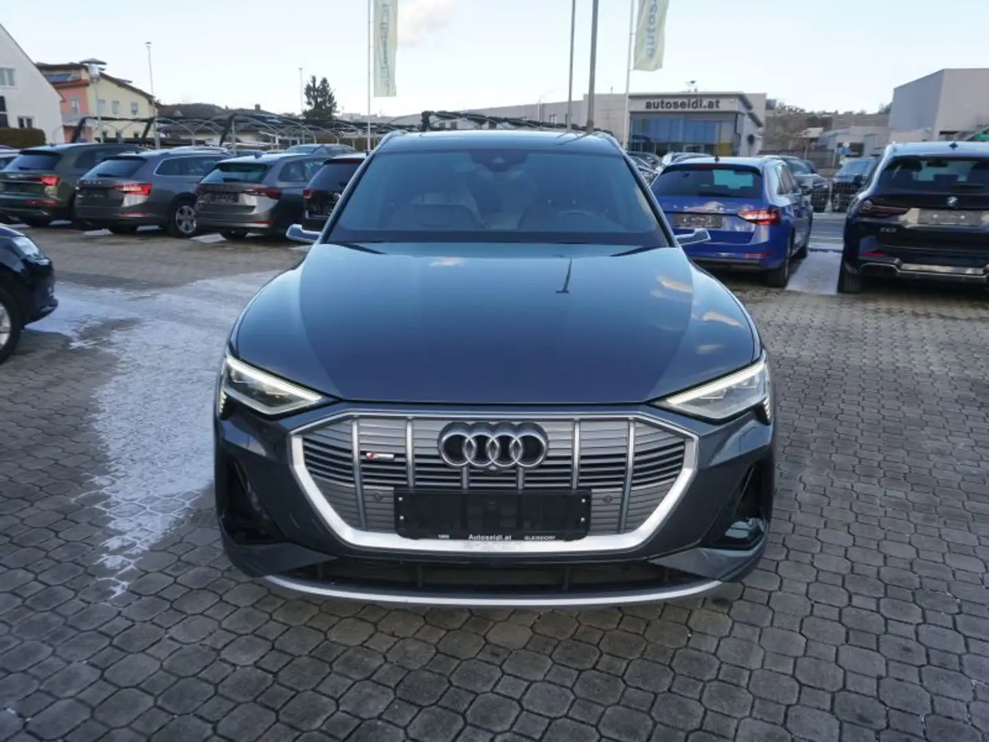 Audi e-tron SB 50 quattro S-line *TOPAUSSTATTUNG* Grau - 2