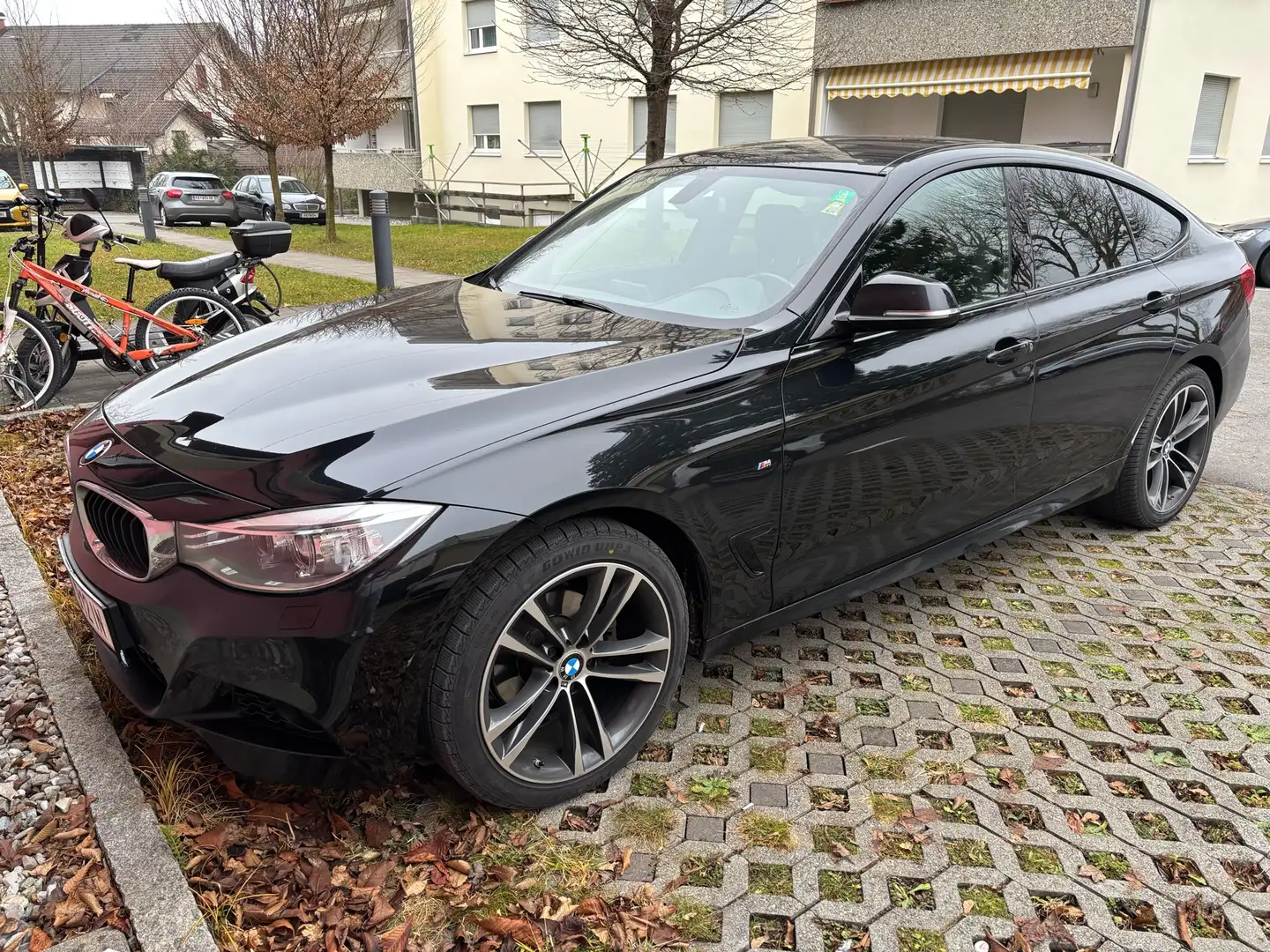 BMW 320 320d GT Schwarz - 1