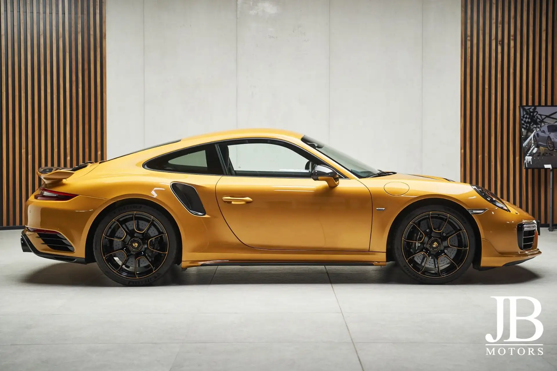 포르쉐 911 Turbo S Coupe 2018 옐로 사진 3