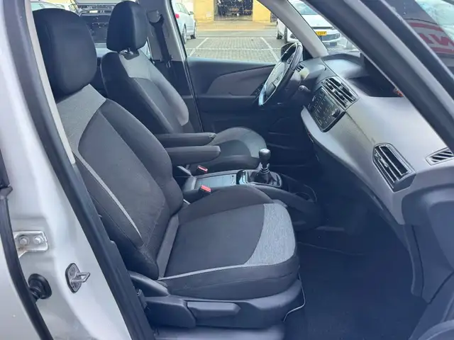 Citroen Grand C4 Picasso view 9