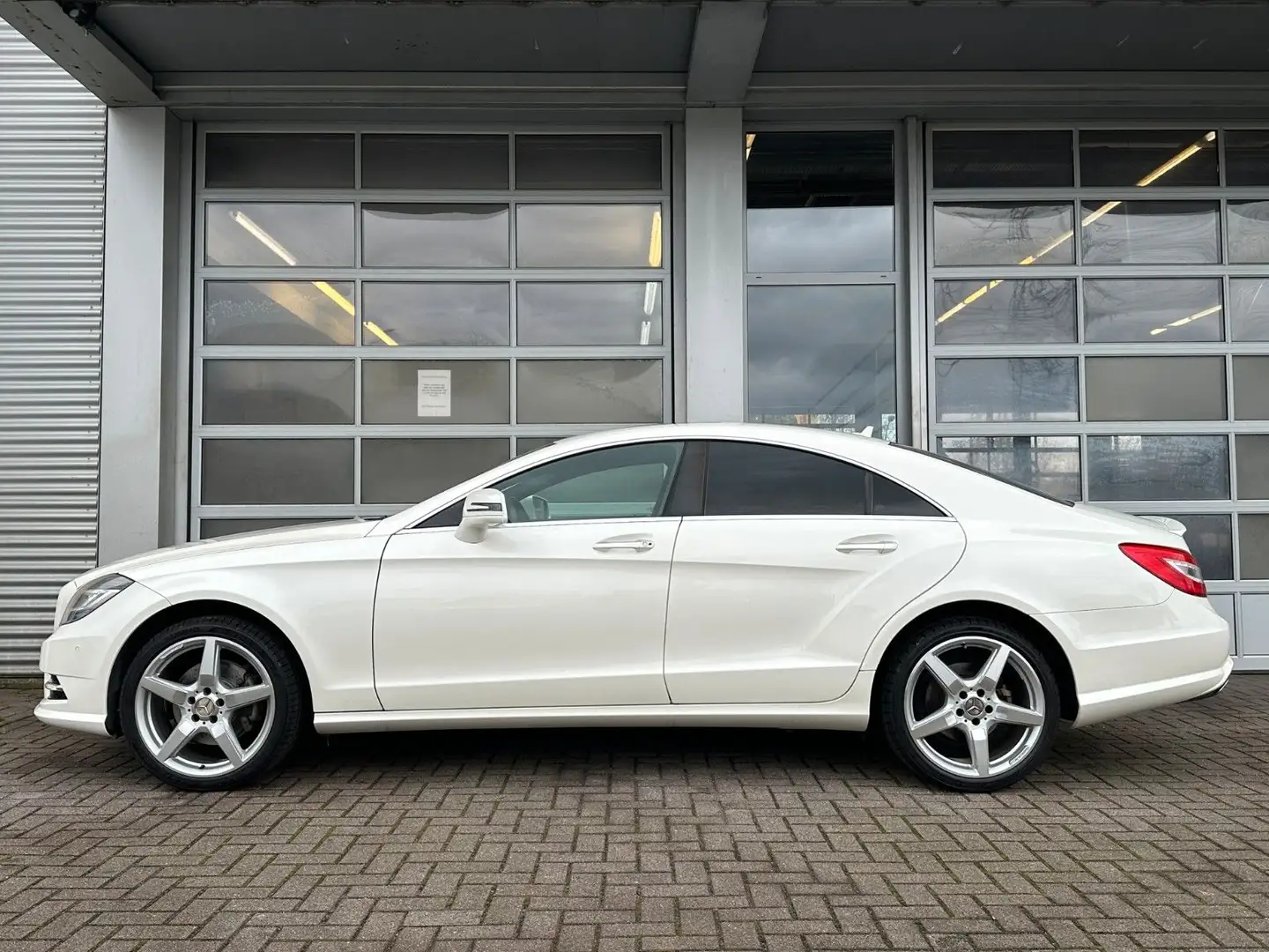 Mercedes-Benz CLS 350 BE AMG-LINE/Kamera/SHZ/PDC/TEMP Blanc - 2