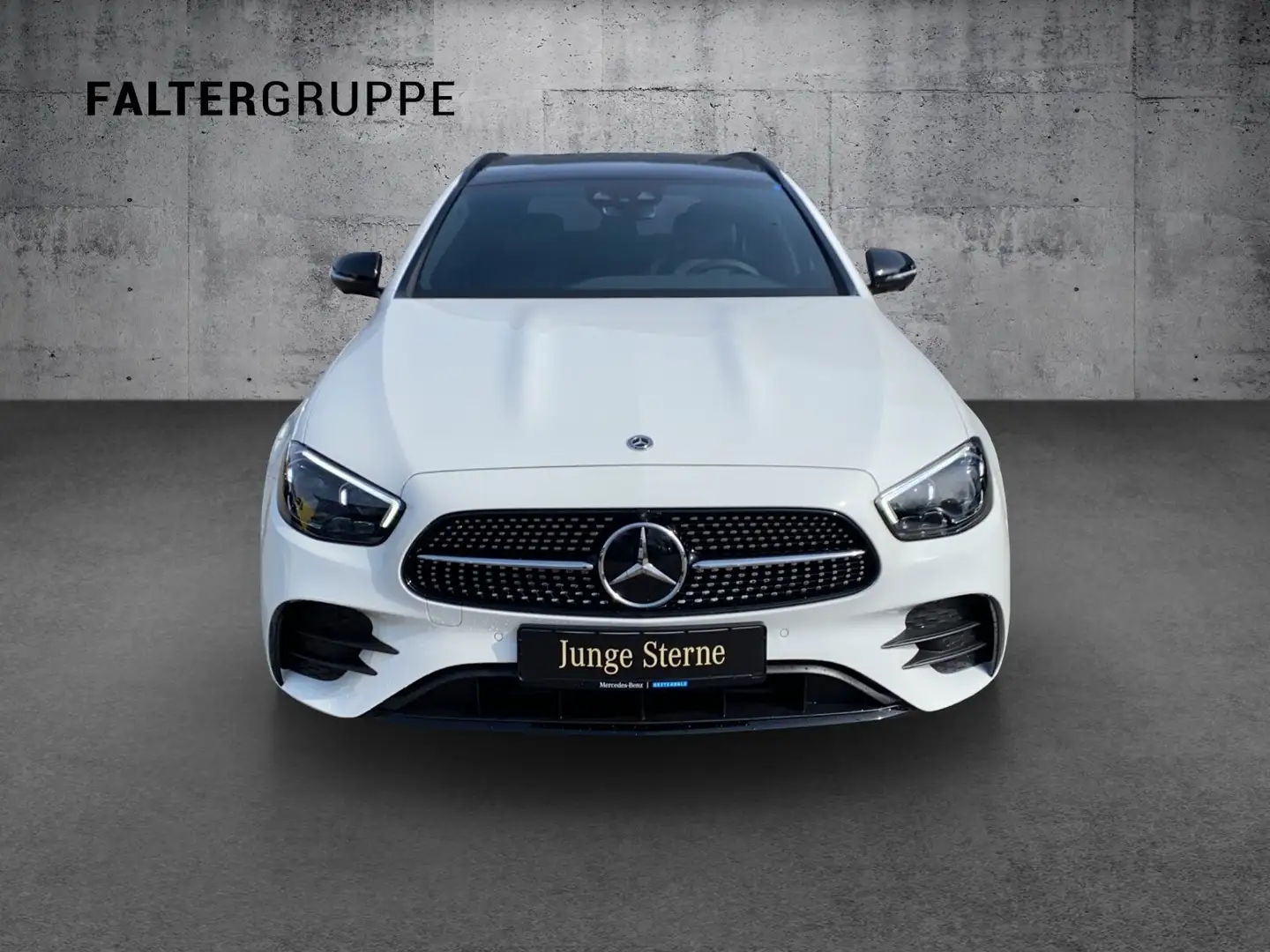 Mercedes-Benz E 220 E 220 d T AMG+NIGHT+360°+DISTRO+PANO+AHK+EASYP Weiß - 2