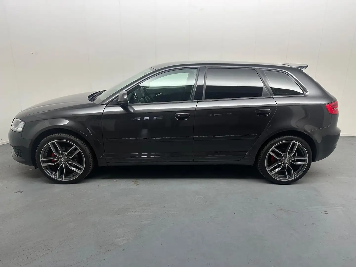 Audi A3 Sportback 1.8 TFSI Attraction Business Edition # A Grau - 2