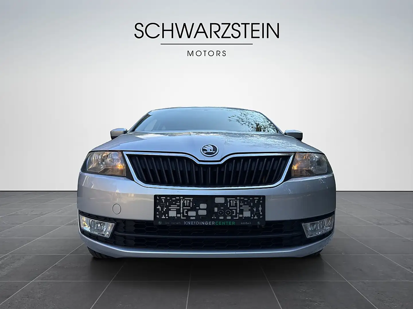 Skoda Rapid/Spaceback Rapid Spaceback 1,2 TSI *Pickerl 10/27+4*AHK*Sitzheizung*Tempomat*PDC hinten*Klima*Bluetooth*Alu* Silber - 2