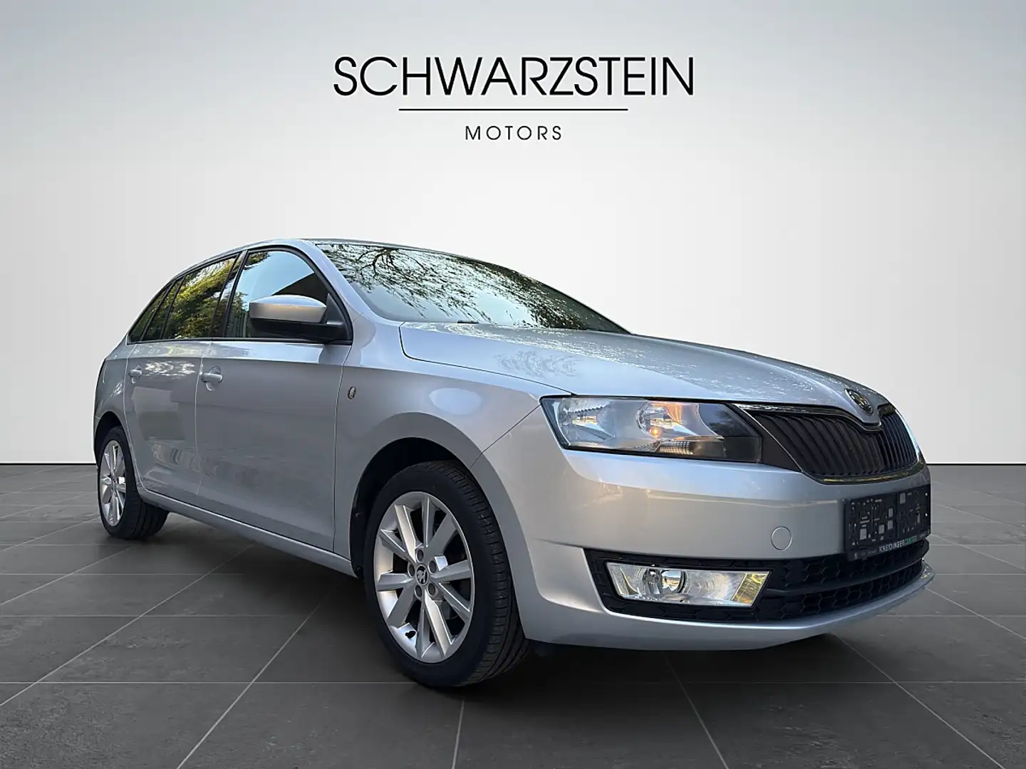 Skoda Rapid/Spaceback Rapid Spaceback 1,2 TSI *Pickerl 10/27+4*AHK*Sitzheizung*Tempomat*PDC hinten*Klima*Bluetooth*Alu* Silber - 1