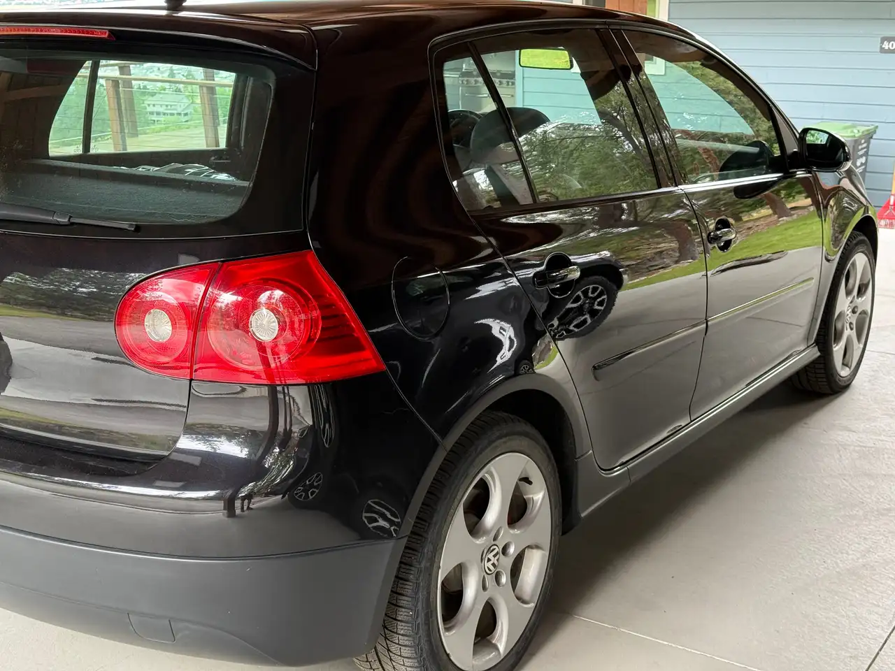 Volkswagen Golf GTI снимка Volkswagen Golf GTI