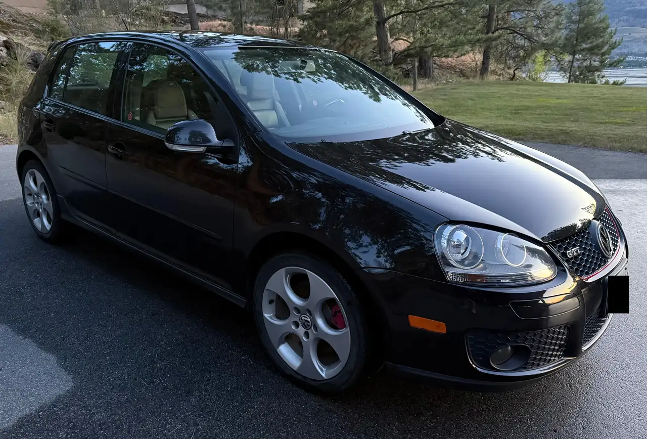 Volkswagen Golf GTI снимка Volkswagen Golf GTI