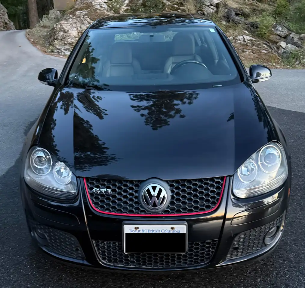 Volkswagen Golf GTI снимка Volkswagen Golf GTI