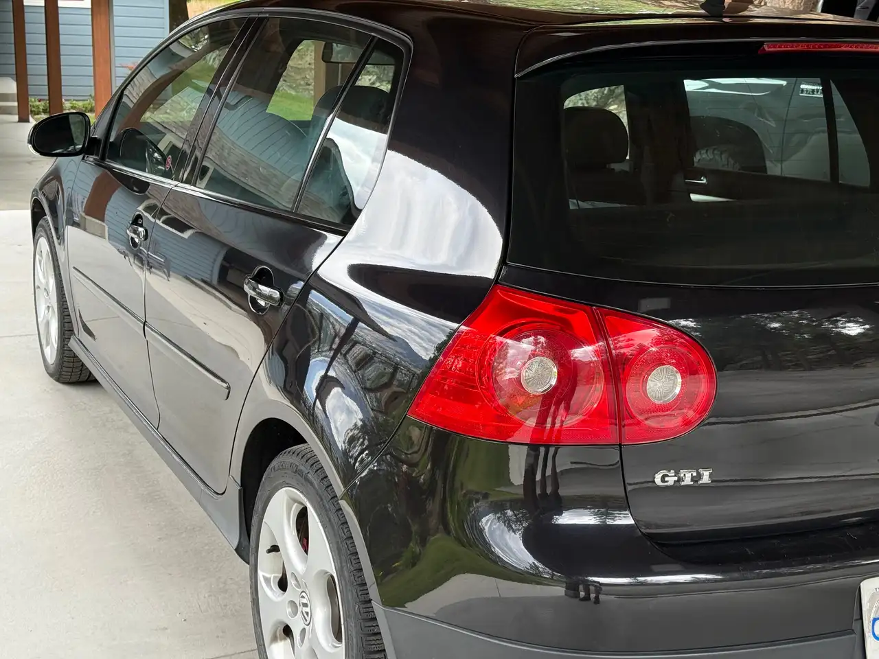 Volkswagen Golf GTI снимка Volkswagen Golf GTI