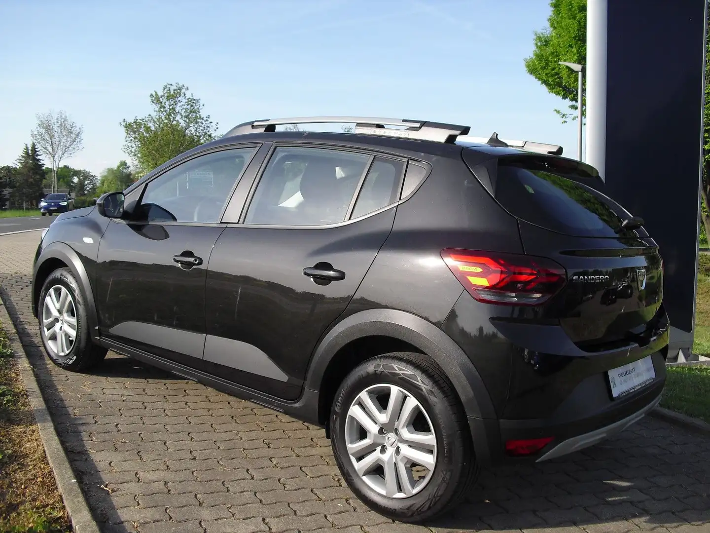 Dacia Sandero III Stepway Comfort *AUTOMATIK* Schwarz - 1