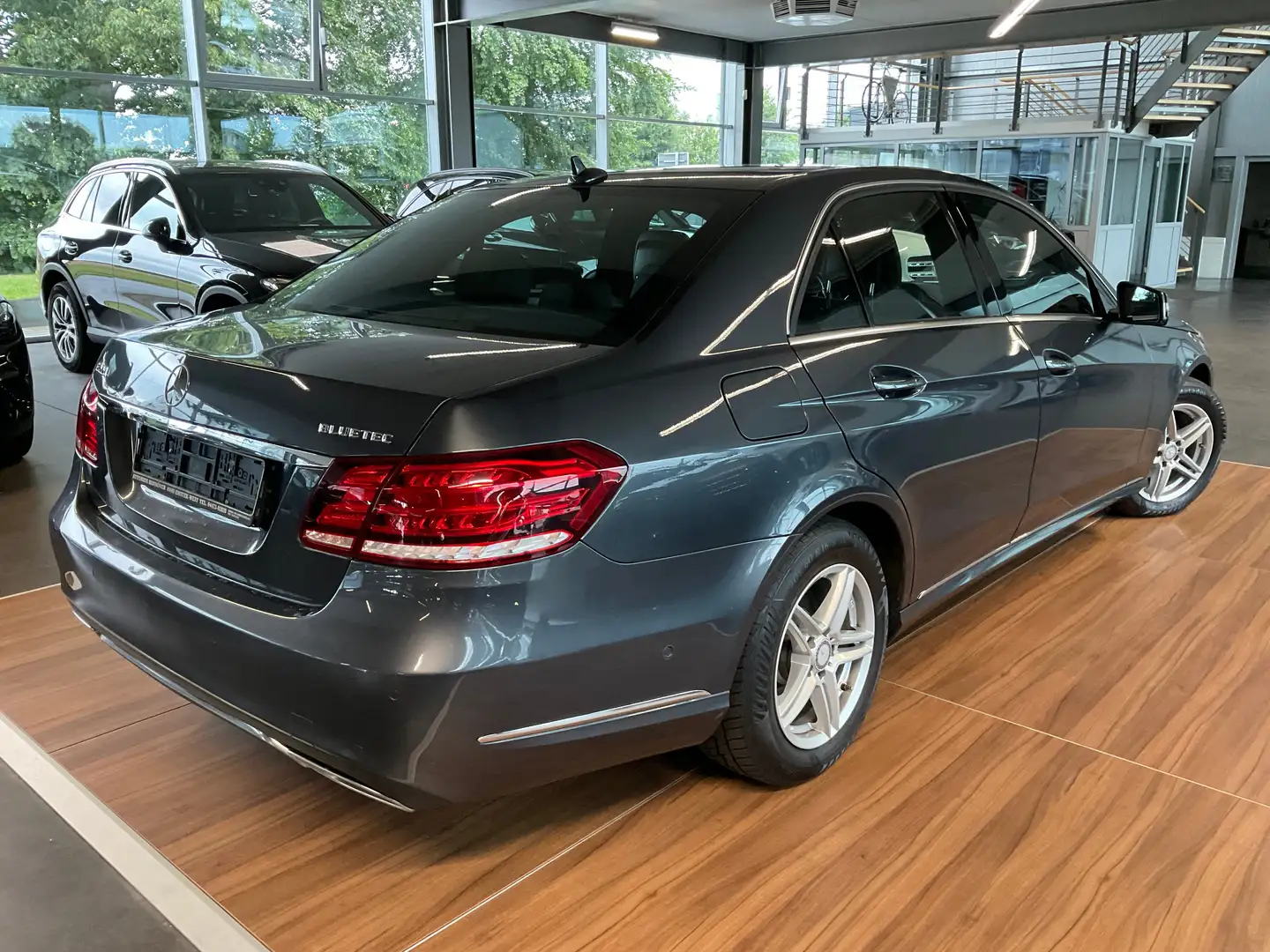 Mercedes-Benz E 220 E 220 BlueTec Avantgarde LED/GARMIN/FLA/ILS Šedá - 2