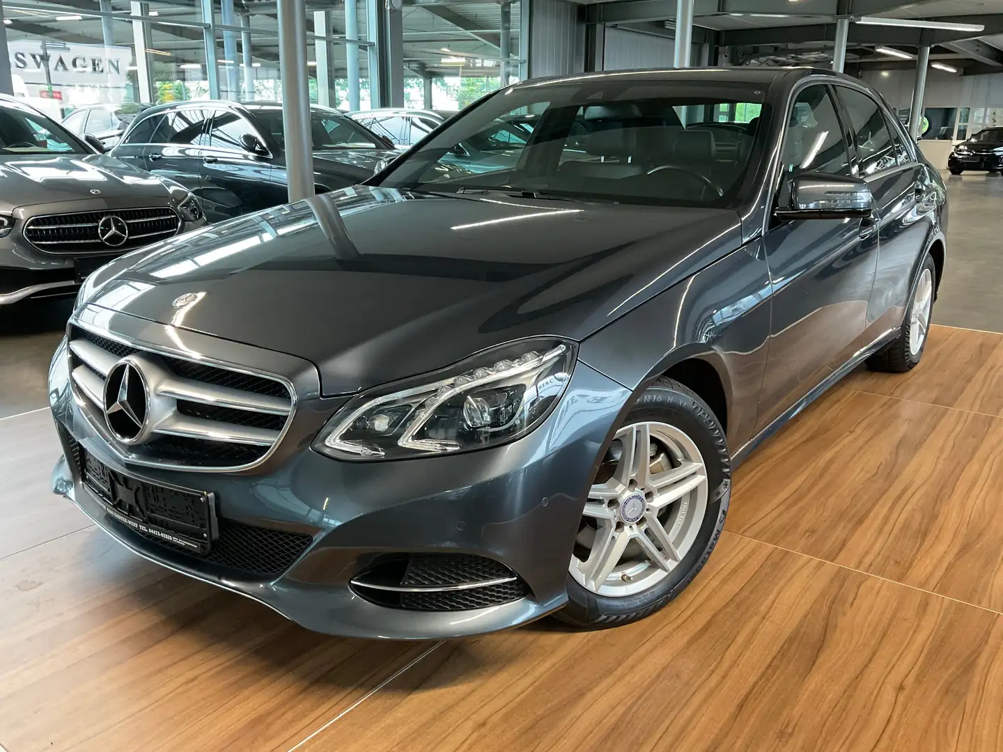 Mercedes-Benz E 220 E 220 BlueTec Avantgarde LED/GARMIN/FLA/ILS Šedá - 1