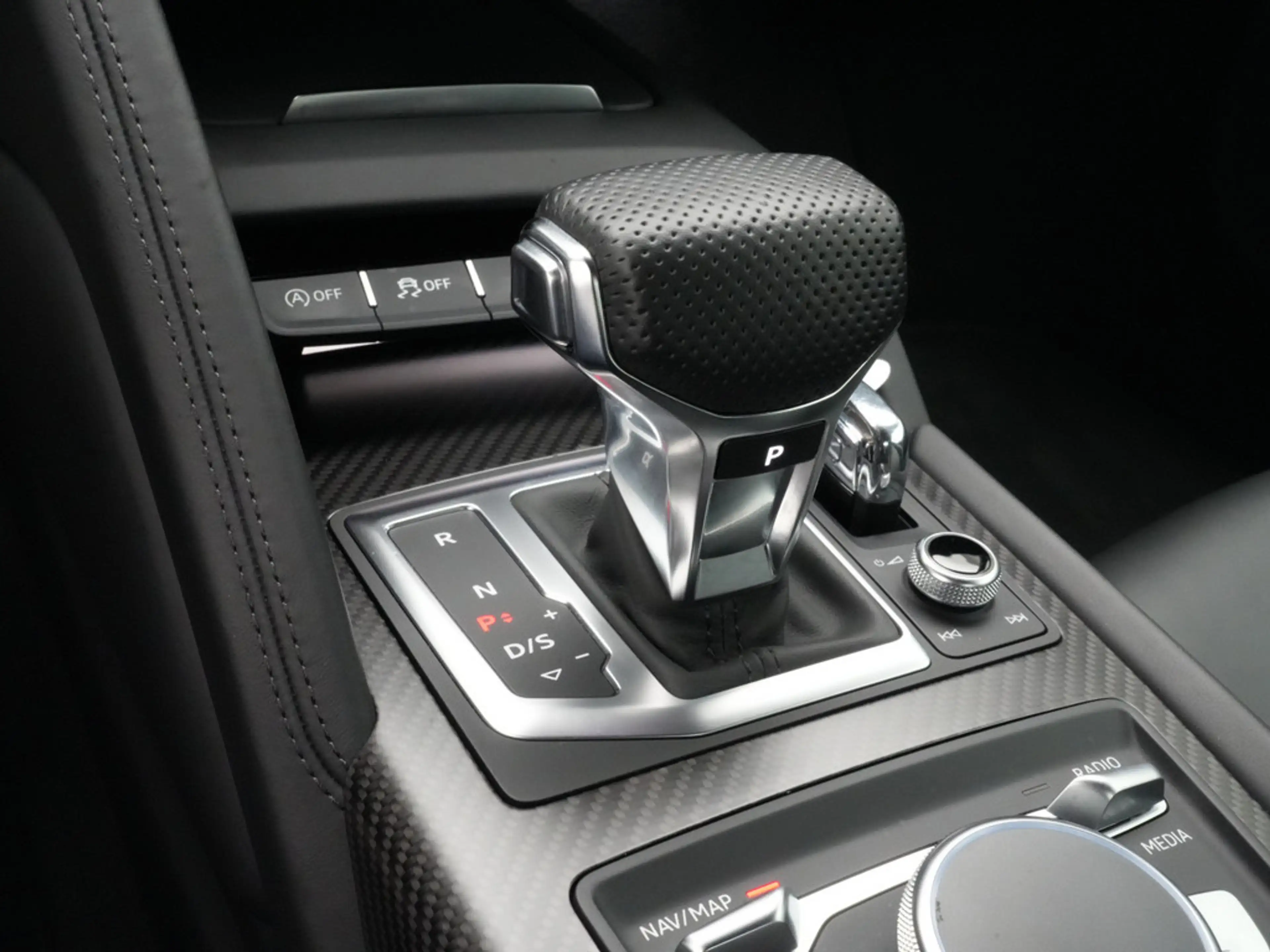 Audi R8 Coupe performance KAM NAVI VIRT LEDER SHZ — photo 11