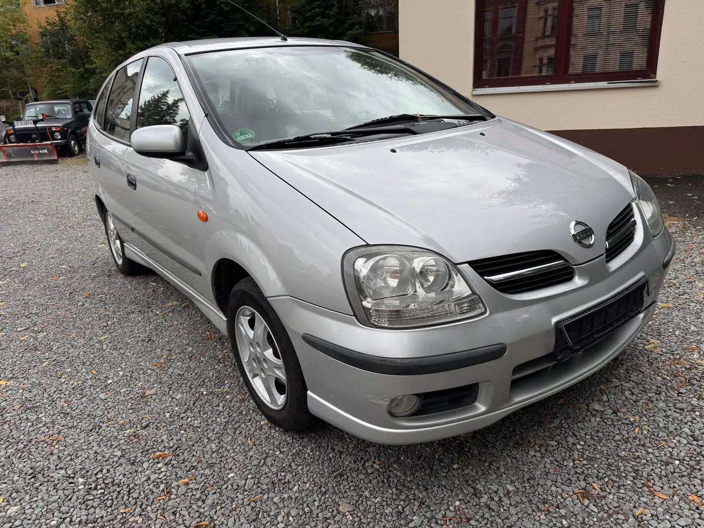 Nissan Almera Tino Acenta plus Grau - 1