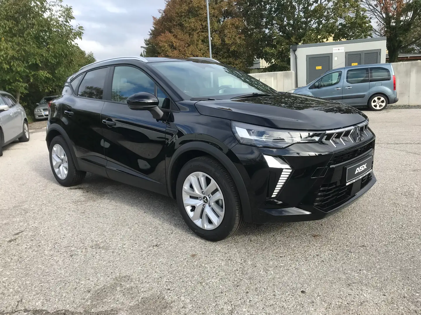 Mitsubishi ASX 1,3 DI-T MHEV Invite Schwarz - 1