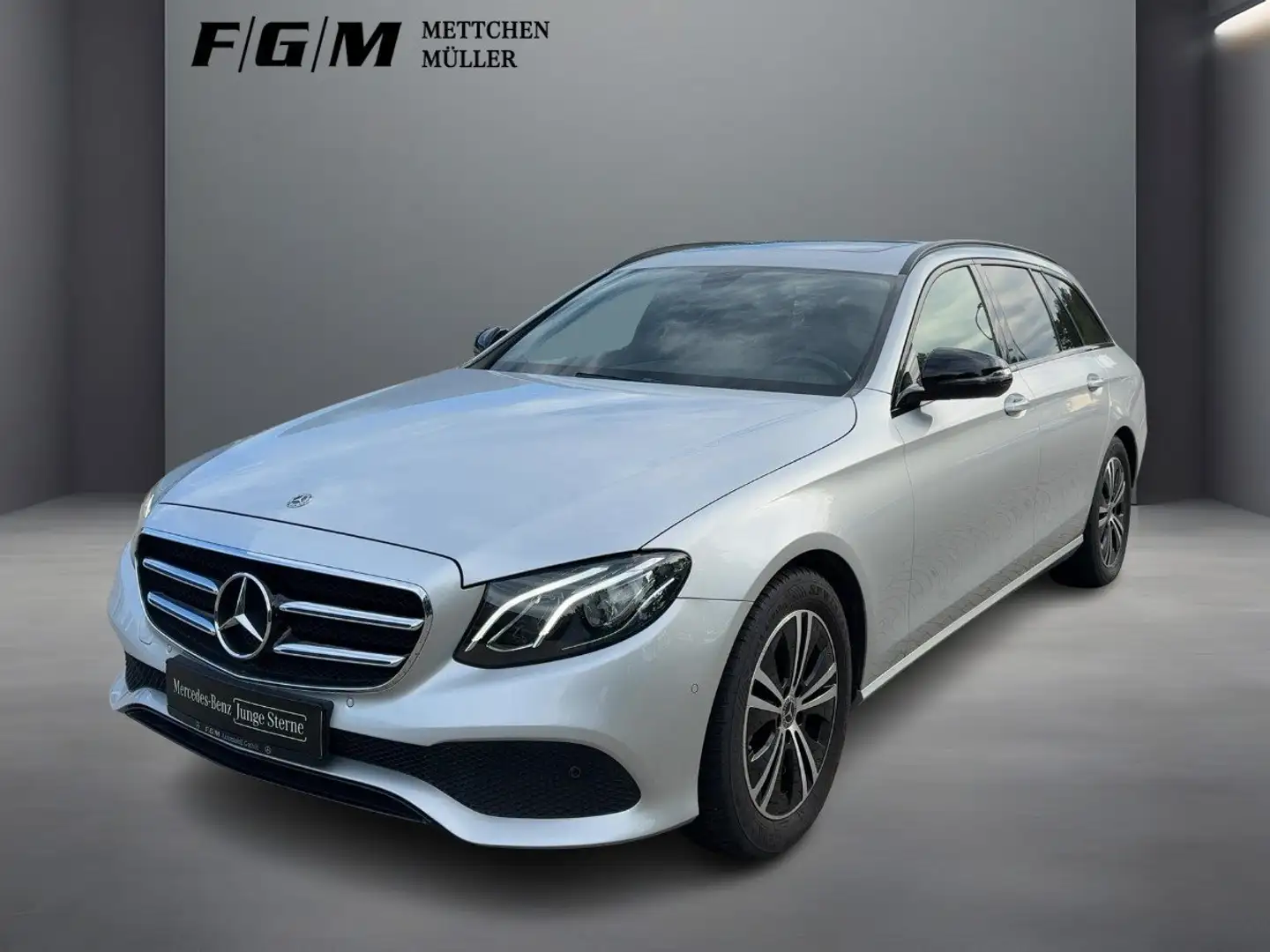Mercedes-Benz E 220 d T Avantgarde TWA|AHK|Night|Sitzhz|S-Dach Silber - 2